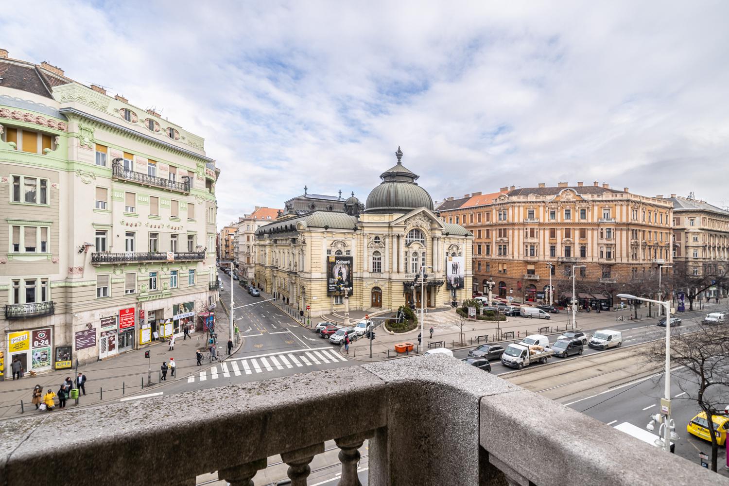 Full Moon Budapest Exterior photo